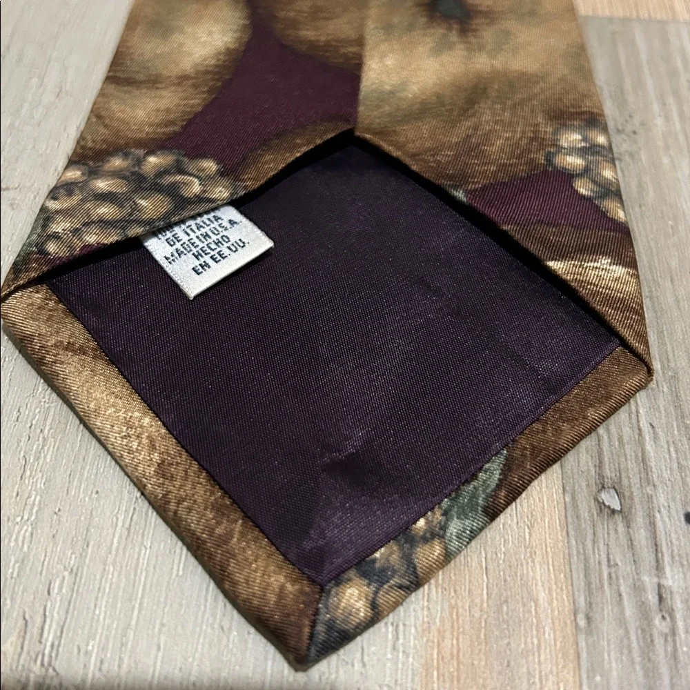 Vintage Claiborne Men’s Gold Purple fruit Patterned Tie 100% Italian Silk Career - Picture 4 of 7